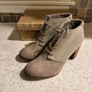 Toms Women's Taupe Ankle Booties
